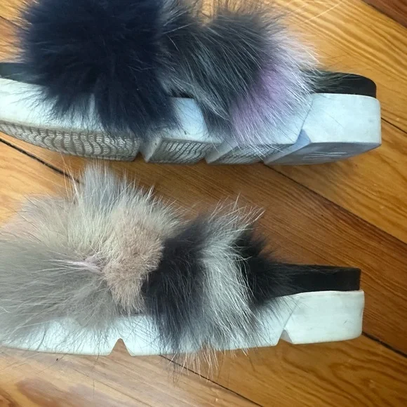 Stuart Weitzman Fur Slides. Very good condition. Size 6 - Picture 6 of 6